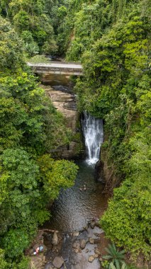 Kosta Rika 'daki Şelale' nin BriBri 'deki Karayipler' deki Puerto Viejo yakınlarındaki insansız hava aracı görüntüsü. Yüksek kalite fotoğraf