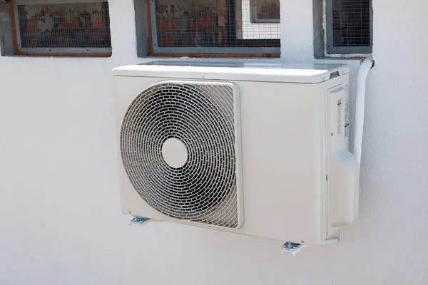 Duvara klima taktırdım.