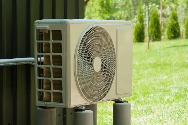 Sütunlara klima monte edildi.