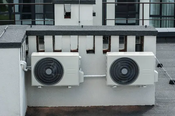 Evin duvarına bir çift yeni klima taktırdım.