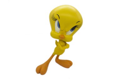 Portekiz, Algarve, Monchique. Ekim 2023 civarı. Warner Bros 'tan öfkeli bir Tweety' nin beyaz izole bir arkaplanda görüntüsü.