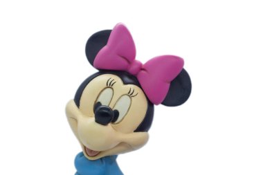 Portekiz, Algarve, Monchique. Ekim 2023 civarı. Minnie Mouse 'un beyaz izole edilmiş bir arka planı var. Stock Editör Fotoğrafçılığı