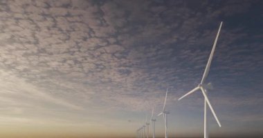 Yenilenebilir yeşil enerji yel değirmeni olarak dönen rüzgar enerjisi makinesi - pürüzsüz döngü