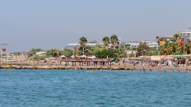 Footage Beautiful Beach Antalya Turkey Showing People Relaxing Having Fun — Stockvideo