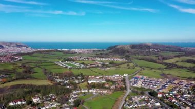Galler 'deki Conwy County Borough' daki Deganwy kasabasının hava görüntüleri Llandudno Rhos-on-Sea 'nin yanındaki Creuddyn Yarımadası' nda yer alıyor..