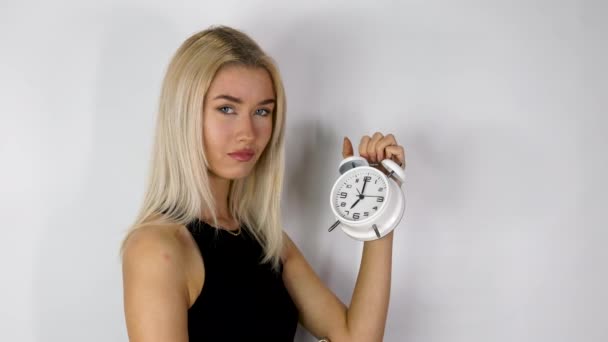 Attractive Blonde Haired Woman Holding Old Style Alarm Clock Set — Vídeo de stock
