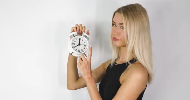 Attractive Blonde Haired Woman Holding Old Style Alarm Clock Set — Wideo stockowe