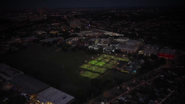 Zdjęcia Lotnicze Miasta Wimbledon Wielkiej Brytanii Nocy Pokazujące Boiska Piłkarskie — Wideo stockowe