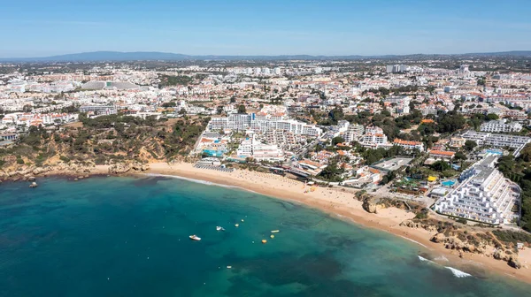 Αεροφωτογραφία Της Όμορφης Πόλης Της Albufeira Στην Πορτογαλία Που Δείχνει Εικόνα Αρχείου