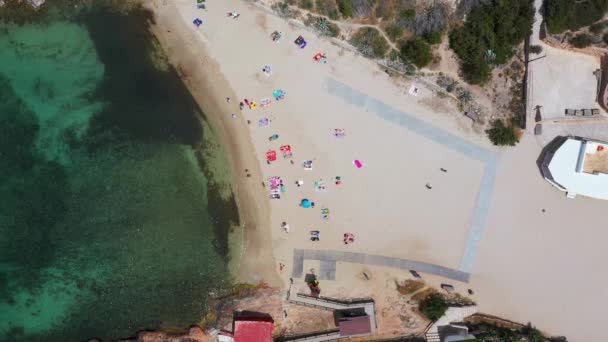 Drone Aéreo Direto Uma Praia Aldeia Sant Antoni Ilha Ibiza — Vídeo de Stock