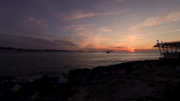 Zeitraffer Aufnahmen Vom Strand Bei Sonnenuntergang Dorf Sant Antoni Auf — Stockvideo