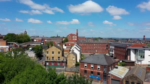 웨스트 요크셔에 무인기 영상을 여름날 하늘에서 아름다운 영국의 거리와 지역이 — 비디오