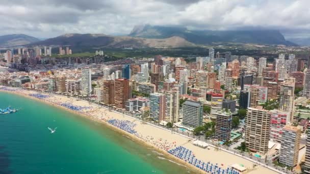 Imágenes Aéreas Aviones Tripulados Hermosa Ciudad Benidorm España Durante Verano — Vídeos de Stock