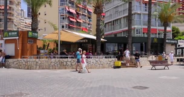 Benidorm Španělsko Července 2023 Záběry Krásného Města Benidorm Španělsku Restaurací — Stock video