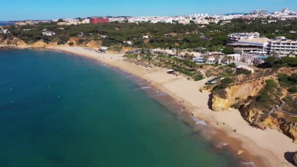 Zdjęcia Lotnicze Pięknej Plaży Przed Albufeirą Portugalii Pokazujące Plażę Praia — Wideo stockowe
