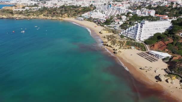 Zdjęcia Lotnicze Pięknej Plaży Przed Albufeirą Portugalii Pokazujące Plażę Praia — Wideo stockowe