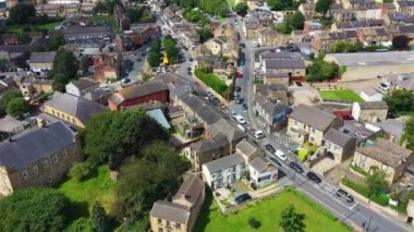 İngiltere, Kirklees Metropolitan Borough, Batı Yorkshire 'daki güzel tarihi Batley kasabasının havadan çekilmiş görüntüleri yazları tarihi kasaba ve market tezgahlarını gösteriyor.