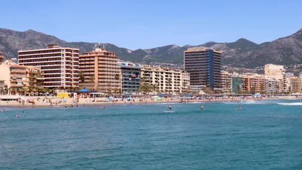Fotografier Den Vackra Stranden Staden Fuengirola Malaga Spanien Visar Semesterfirare — Stockvideo