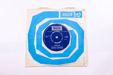 Londra İngiltere, 4 Şubat 2024 Şarkıcı Engelbert Humperdinck 'in eski bir plağı. Altmışlı yılların şarkısı 