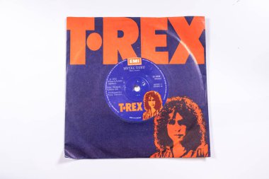 Londra İngiltere, 4 Şubat 2024 70 'lerin orjinal kolunda Metal Guru adlı T-Rex grubunun eski bir plağı.