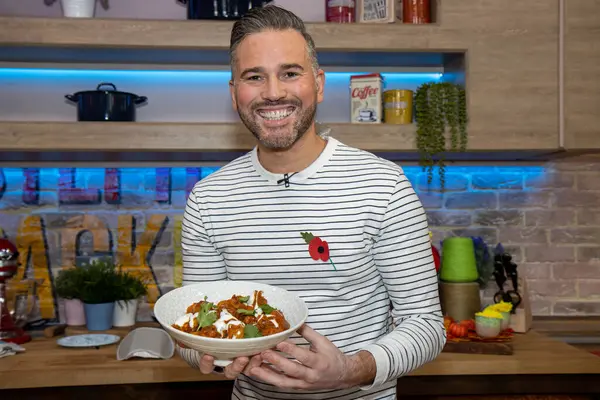 stock image Leeds, UK, 23rd Nov 2021: The famous British chef and television presenter Dean Edwards standing in a kitchen