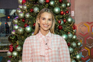 Leeds UK, 5 Ekim 2021: Modelliğiyle ve yılbaşında İngiltere ve İrlanda 'da televizyon sunuculuğuyla tanınan güzel İrlandalı model ve televizyon medyası kişisi Vogue Williams