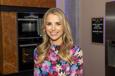 Leeds UK, 5 Ekim 2021: İngiltere ve İrlanda 'da modellik ve televizyon sunuculuğuyla tanınan güzel İrlandalı model ve televizyon medyası kişisi Vogue Williams