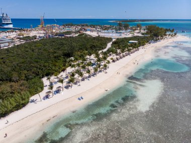 Bahamalar 'daki Küçük Stirrup olarak da bilinen CocoCay' in hava aracı fotoğrafı, Nassau 'nun kuzeyindeki küçük adalardan ve konaklardan oluşan bir koleksiyon..