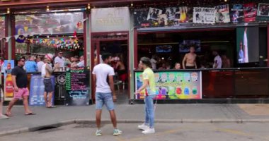 Benidorm İspanya, 15 Temmuz 2024: İspanya 'daki Benidorm şehrinin görüntüleri İngiliz taraftarların Euro 2024 için hazırlandığını gösteriyor.