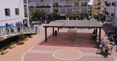 Altea, Alicante, İspanya, 20 Nisan 2024: İspanya 'nın Altea kentinin yaz aylarında şehir merkezini gösteren görüntüleri