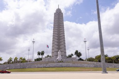 Havana Küba, 1 Nisan 2022: Plaza de la Revolution (Devrim Meydanı), Havana, Küba 'daki İçişleri Bakanlığı binası