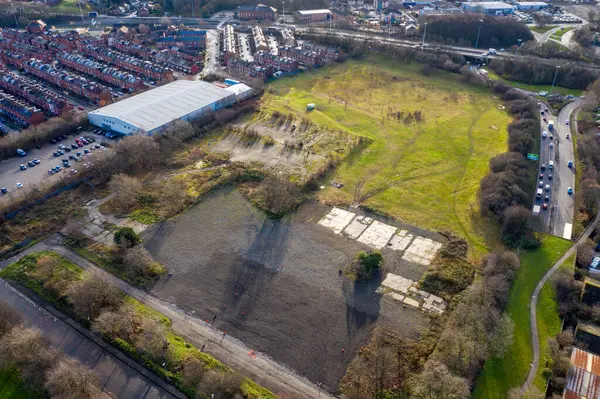 İngiltere 'nin Leeds West Yorkshire kentindeki Hunslet kasabasının insansız hava aracı fotoğrafı Matthew Murray Lisesi Leeds' in kış aylarındaki eski mekanını gösteriyor.