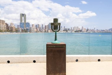 Benidorm İspanya, 20 Mayıs 2024: Benidorm Festivali 'nin Benidorm' da Benidorm 'da sahile yakın bir plajda çekilmiş fotoğrafı.