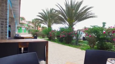 Cape Verde, Sal, 17 Mayıs 2018: Sal Cape Verde Cabo Verde 'de Santa Maria plajında çekilmiş bir restoran görüntüsü