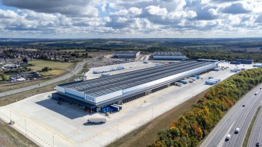 Barnsley Sheffield, 28 Eylül 2022: İngiltere 'nin Sheffield şehrinde yeni inşa edilen Evri dağıtım merkezinin havadan çekilmiş fotoğrafı,.