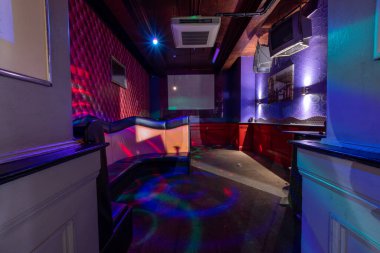 Bradford UK, 30 Mart 2022: İngiltere 'deki Bradford West Yorkshire şehrindeki 70' ler ve 80 'lerin kapalı gece kulübü, kentteki tarihi binanın içini gösteriyor.