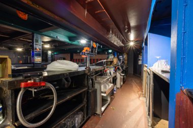 Bradford UK, 30 Mart 2022: İngiltere 'deki Bradford West Yorkshire şehrindeki 70' ler ve 80 'lerin kapalı gece kulübü, kentteki tarihi binanın içini gösteriyor.