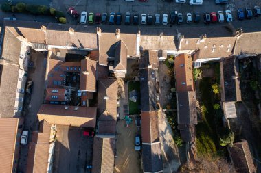 İngiltere 'nin Kuzey Yorkshire bölgesinin Hambleton bölgesindeki bir pazar kasabası olan güzel İngiliz kasabası Bedale' in havadan çekilmiş fotoğrafı.