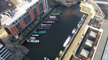 Leeds Şehir Merkezi 'nin klişe bir günde Leeds Rıhtımı olarak bilinen bölgede çekilmiş hava görüntüleri..