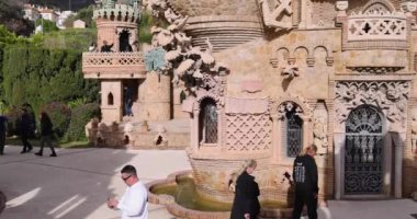 Torremuelle Benalmadena, Malaga, İspanya, 28 Aralık 2024: İspanya 'da Benalmadena yakınlarındaki Torremuelle kasabasının Castillo Monumento Colomare Kalesi' ni gösteren portre görüntüleri