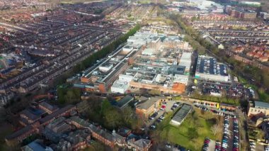 Kuzey Yorkshire, İngiltere 'deki York şehrinin insansız hava aracı görüntüleri, NHS York Hastanesi binalarını oluşturan büyük binaları gösteriyor.