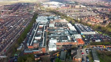 Kuzey Yorkshire, İngiltere 'deki York şehrinin insansız hava aracı görüntüleri, NHS York Hastanesi binalarını oluşturan büyük binaları gösteriyor.