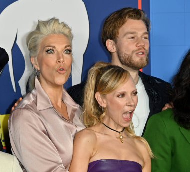 LOS ANGELES, CA. 10 Haziran 2023: Hannah Waddingham, Juno Temple & David Elsendoorn, 