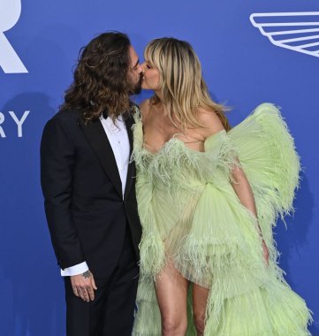 Antibes, Frances. 25 Mayıs 2023: Heidi Klum & Tom Kaulitz Hotel du Cap 'teki amfAR Gala Cannes etkinliğine geldi. 