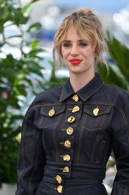 FRANSA, FRANSA. 24 Mayıs 2023, Maya Hawke 76. Cannes Festivali 'nde Asteroid Şehri' nin fotoğraf çekiminde.