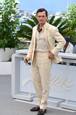 FRANSA, FRANSA. 24 Mayıs 2023: 76. Cannes Festivali 'nde Asteroid Şehri' nin fotoğraf çekiminde Rupert Friend