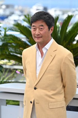 FRANSA, FRANSA. 24 Mayıs 2023: 76. Cannes Festivali 'nde Asteroid Şehri' nin fotoğraf çekiminde Steve Park