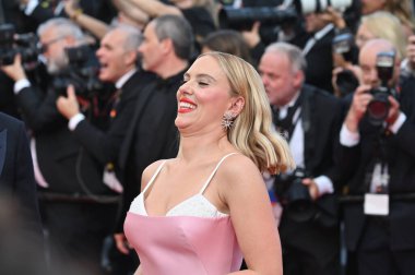 FRANSA, FRANSA. 23 Mayıs 2023, Scarlett Johansson 76. Cannes Festivali 'ndeki Asteroid Şehri prömiyerinde.