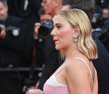 FRANSA, FRANSA. 23 Mayıs 2023, Scarlett Johansson 76. Cannes Festivali 'ndeki Asteroid Şehri prömiyerinde.