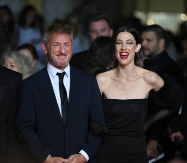 FRANSA, FRANSA. 18 Mayıs 2023, Sean Penn ve Raquel Nave, Cannes 76. festivalinde Black Flies 'in prömiyerinde.